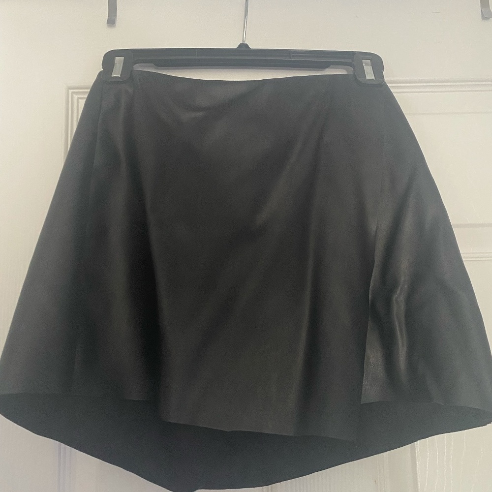 Vestique black leather skort